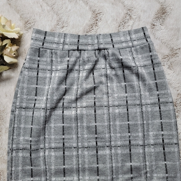 ✨️CL Renee C Light Gray Black Plaid Lightweight Pencil Skirt Size S - Picture 2 of 9